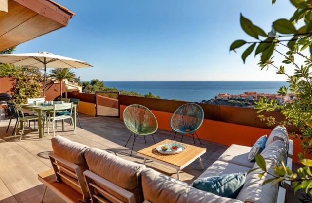 New F3, large terrace facing the sea