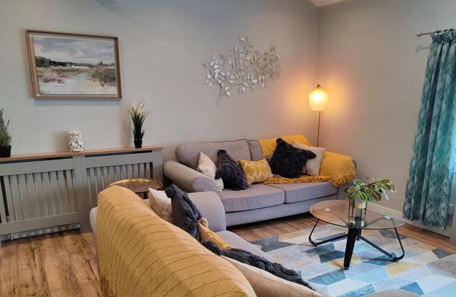 NEW Fabulous 2BD Maisonette Dunfermline, Fife