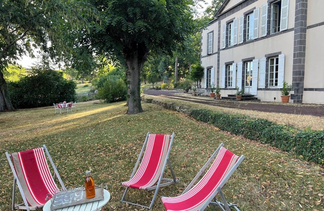 New! Family home surrounded by nature, close to lakes and volcanoes.