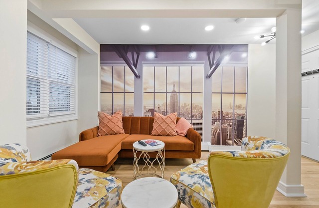 NEW-Free Prkg-2BR/2.5Bath/3 Queen Size Beds-Duplex
