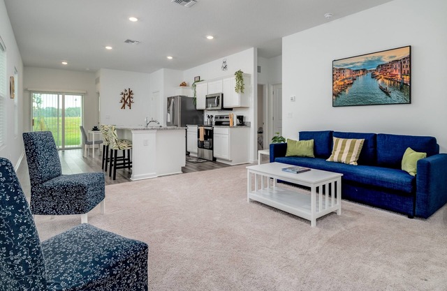 New Fully Furnished, Perfect Short-stay Pet-friendly home around Tampa Suburbs.