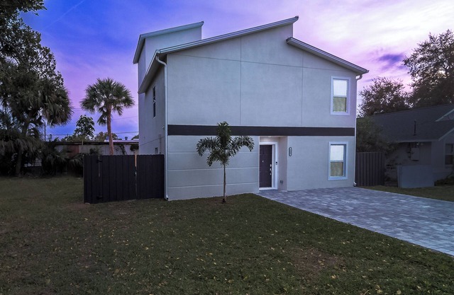 New Home: Rooftop Seating - Grill - Pets - Sleeps 10