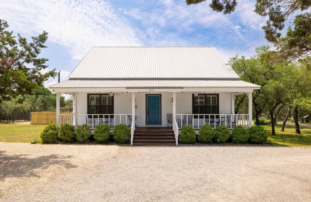 NEW Hot Tub Walk Downtown Blanco River Access