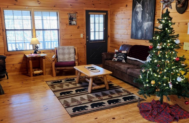 NEW HOTTUB! 1/4/25 Walk to town, EV Charger, In the Woods