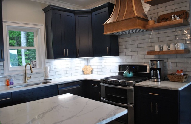 New house w/view; 5-10 mins to Clayton & Burton; sleeps 9; rooms Ensuite