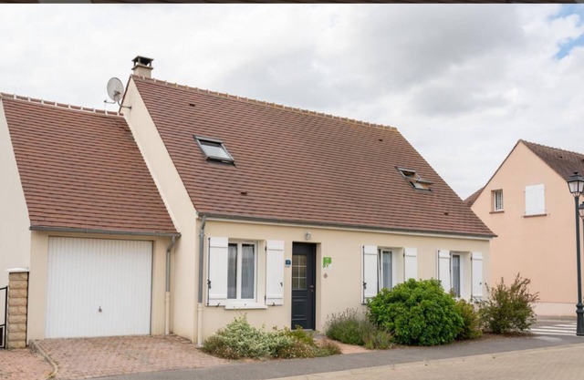 New house with garden sleeps 8 Compiègne 10 mn