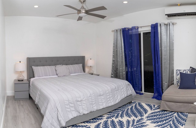 NEW! KingBed-1AirMattress Suite Near BahaMar! 🥂