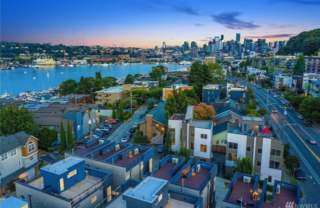 NEW Lake Union Townhouse with Lakeview Rootop Deck