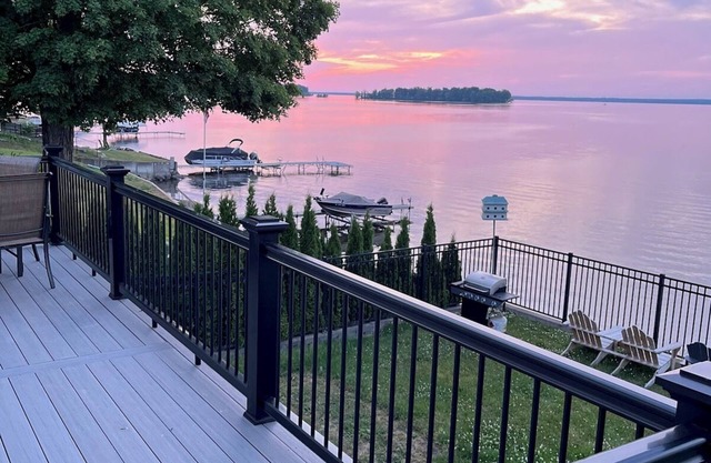 NEW Lakefront, Dock & Kayaks, Fire Pit by Casino