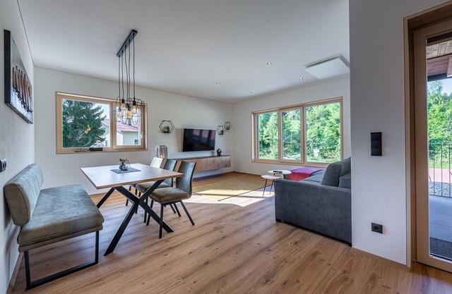 new. large. light-flooded apartment in Glückhoch2