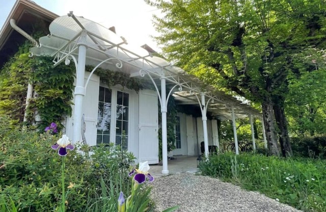 NEW :Les VERGERS Garden apartment, terrace, garden, private parking