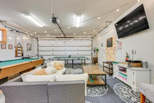 New Lisbon Home with Fire Pit and Ping-Pong!
