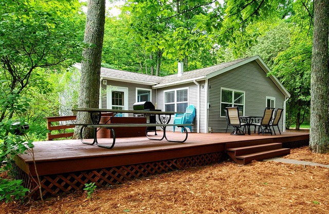 New Listing! 3br cottage on Lake Leelanau with beach, boat launch, playground!