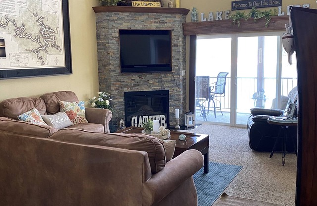 New Listing!, Incredible Lakefront property. Family friendly. Super relaxing!