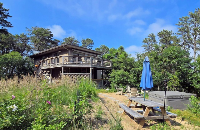 NEW LISTING! Indian Neck 3BD-A/C, Hot Tub, Fire Pit, Fox Island Marsh Views, Walk to Omaha Beach