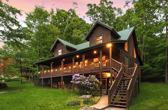 New Listing! New 7 Person HotTub & GrillnFirePit 2 Arcades 9 Minutes to Wisp!