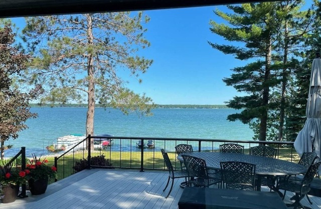 New Listing on West Twin Lake - Bennington Pontoon Available to Rent