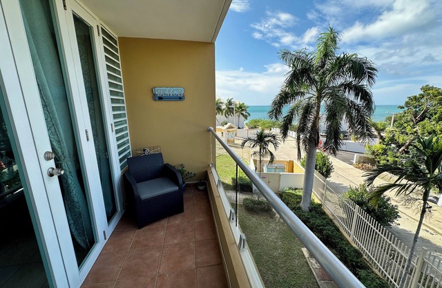 NEW LISTING. Unwind at Seaside Serenity, 2B/2B, full A/C, WiFi.