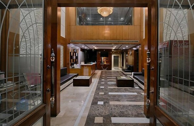 New Lotus Paradise Hotel