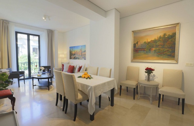 NEW Luxurious Epicenter II Apartment:Free parking, Top location,Free A/C & Wi-Fi