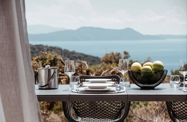 NEW! Luxurious, pool, views, Mesogi villa M