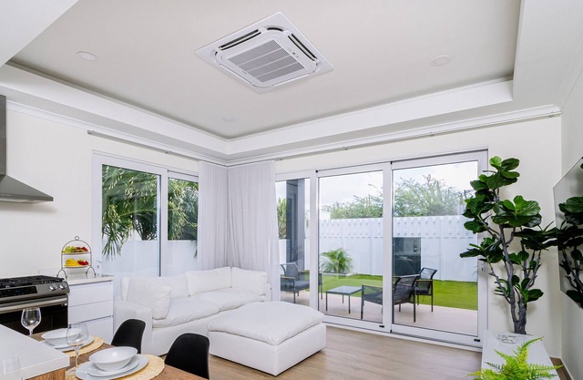 NEW Luxury 2 BR Apt, Near Eagle Beach!