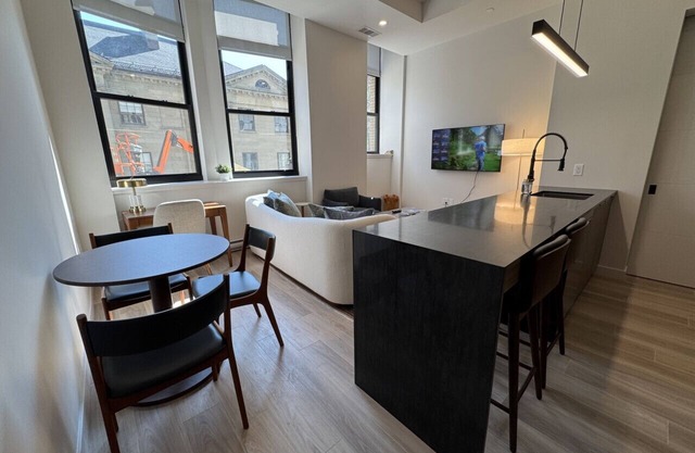 *NEW Luxury 2B/1B Downtown Halifax