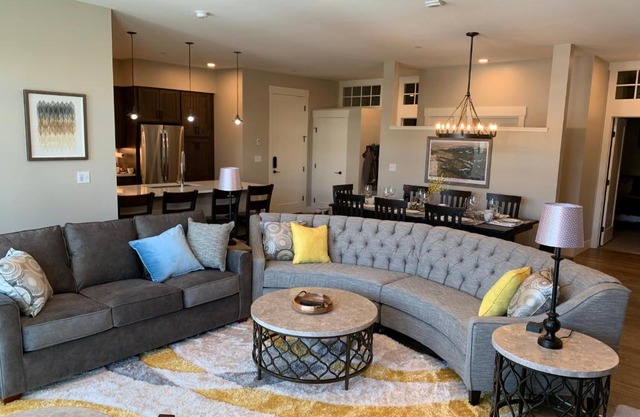 New Luxury Condo 406 I Huge Hot Tub I Great Views I Best Price I FREE Adventures Daily