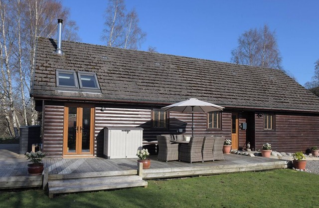 *NEW* Luxury lodge - A peaceful escape on the banks of the River Spey