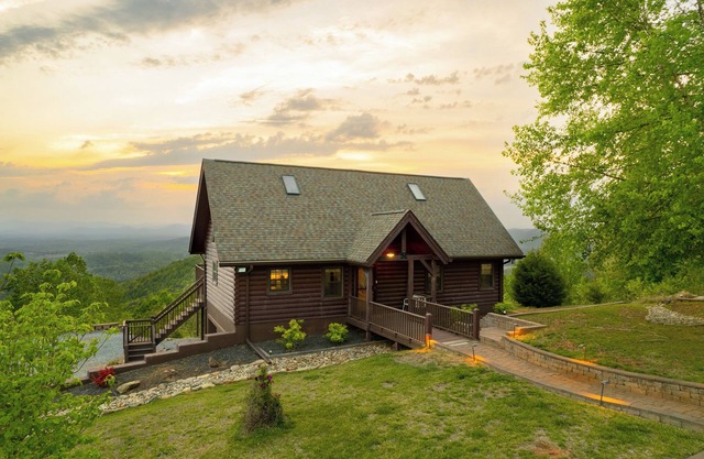 NEW Luxury Mountain Cabin with Stunning Sunset Views