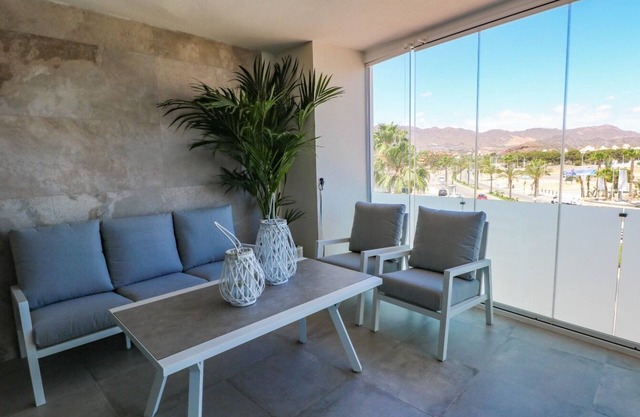 New, modern and central apartment two minutes from the beach.