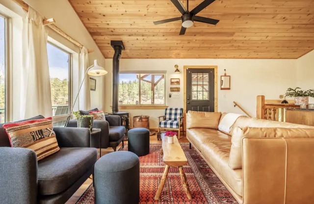 ^NEW^ MAGICAL REMOTE CABIN WITHIN PIKE'S NAT'L FOREST, HOT TUB