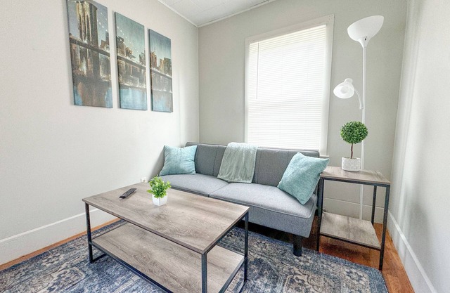 NEW - Mins to Manchester NH and Lowell MA - Family Friendly - 1st Floor - W/D