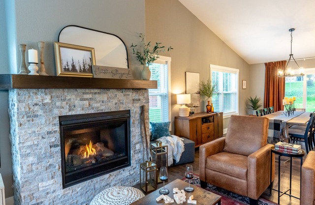 New Modern and Cozy 3BR Lake Home with Indoor Fireplace