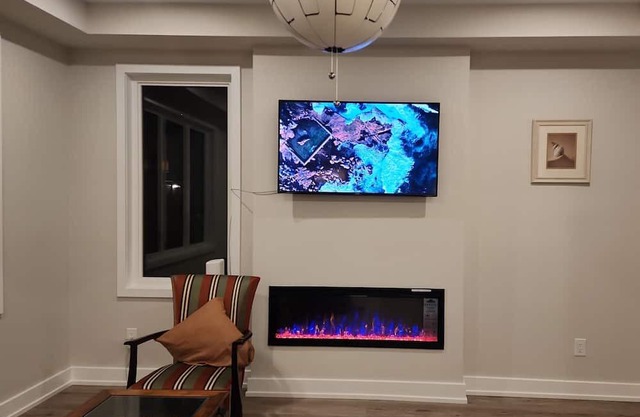 New Modern & Classy 4BD/3.5 Bath Townhome|SelfCheck-In+Parking & Kitchen-Kanata