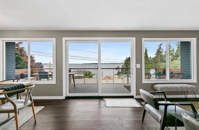 New! Modern Home w/Spectacular Views +Hot tub