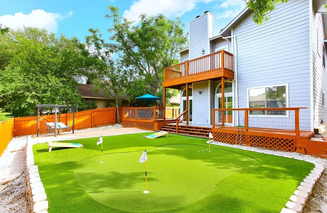 New ! Modern House with Jacuzzi & Mini-golf by Six Flags/SeaWord/UT SA