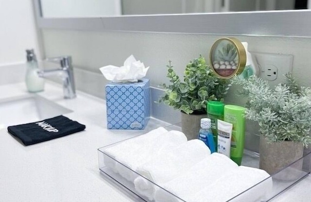 *New* *Modern* Less than 2 Miles from Universal, Epic Univ, Volcano Bay & More