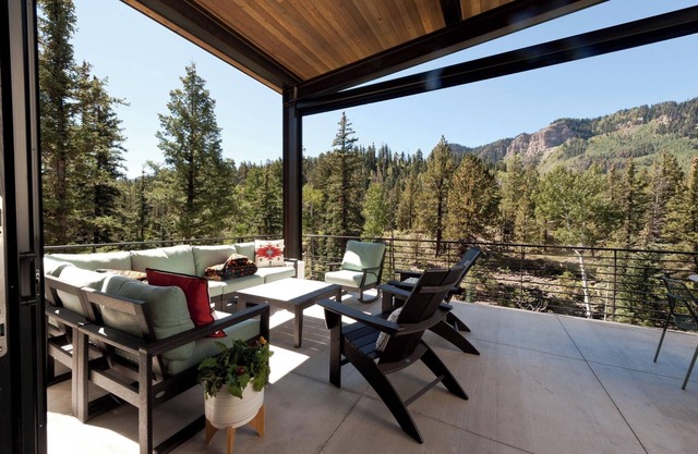 New Mountain Home on 2 Acres - 2 Miles to Purgatory - Views/Hot Tub/Fire Pit