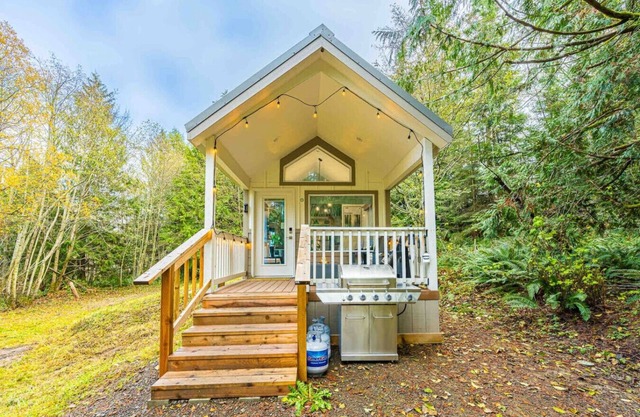 NEW Nestled Private Tiny Home Situated Near ONP