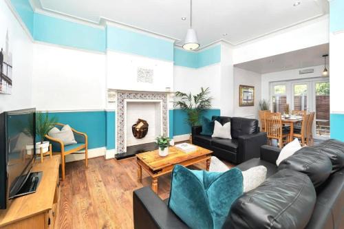 NEW Oakhill House by Truestays - 5 Bedroom House in Stoke-on-Trent