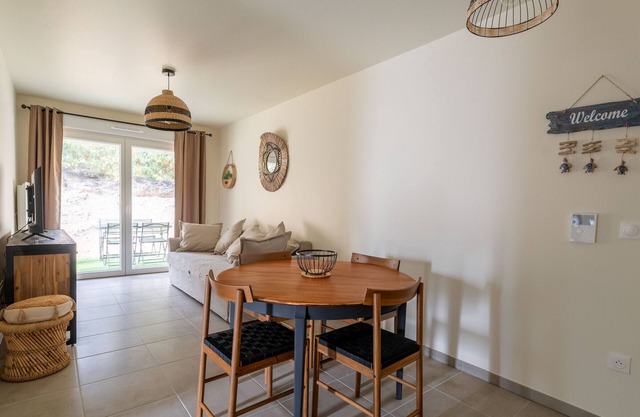 New Oceanfront Apartment for 4 with Terrace, Wi-Fi, Parking, and Bike Storage in Mimizan