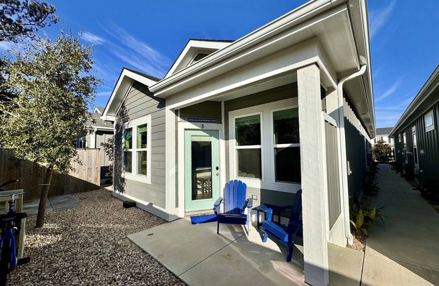 *New*OceansideCondo PetsOK Pool GameRoom No Stairs