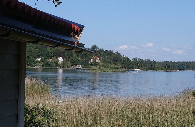 New on HomeAway! Cozy lake cabin, boat and free WiFi
