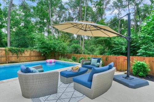 New! Pool, Spa, Nature Trails - The Woodlands 4BR Forest Retreat!