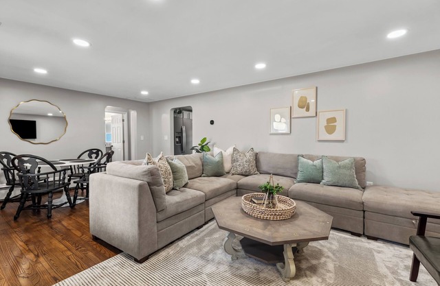 NEW! Relaxing & Peaceful 2 BR FLAT | Top Location