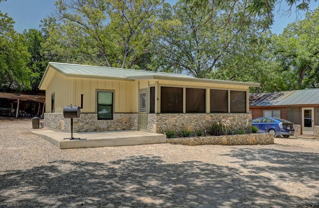 NEW Riverfront Cabin- Hunt, TX