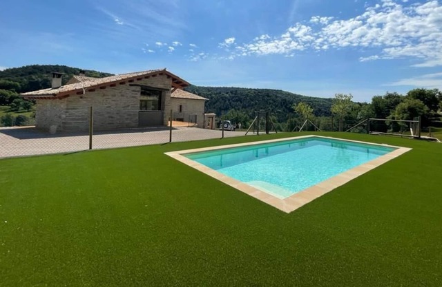 New rural house, near Barcelona, with swimming pool and natural surroundings