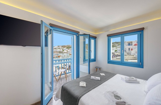 New studio at the city center with sea view