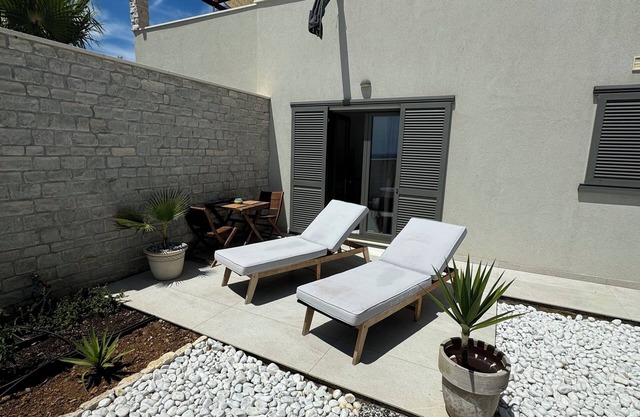 New studio in Mediterranean Garden only 50 meters from the sea.